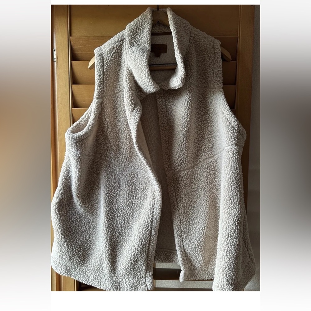 Koolaburra by UGG Plus 2X Brushed Sherpa Pockets Cozy Soft Vest Light Beige